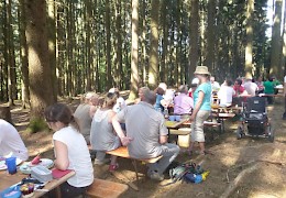 Im Wald lässt es sich gut feiern.