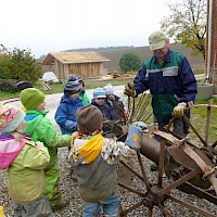 So funktioniert ein Kartoffelroder aus alten Zeiten.