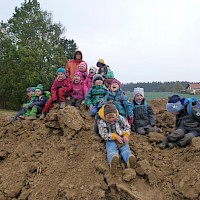 Vom Erdhügel aus hat man den besten Blick.