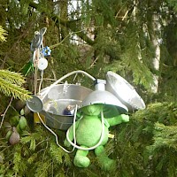 Der kleine Nepomukl musste im Wald notlanden.