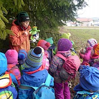 Der Gast vom Blumenstern spricht eine sonderbare Sprache.