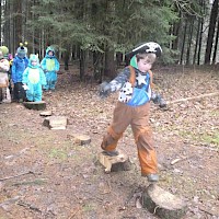 Die unendlichen Meerestiefen auf dem Eisstern können nur auf Eisschollen überquert werden....