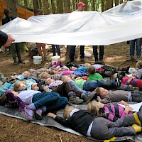 Die Kinder liegen schon bereit - gleich beginnt der große Wasserspaß!