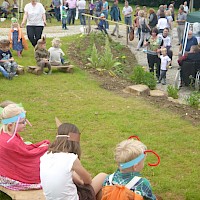Die Kinder warteten geduldig auf ihre Auftritte.