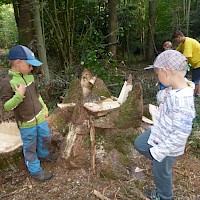 Eine Ritterburg aus Holzkeilen.