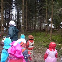 Dort in der Speisekammer wartet schon die Brotzeit.