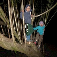 Klettern kann man auch inder Nacht.
