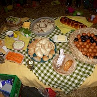 Unsere Ostertafel ist reich gedeckt.