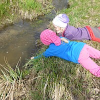 Mal messen, wie tief das Wasser ist.