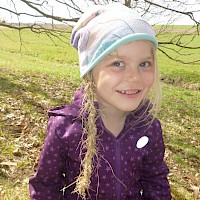 In diesem Frühling trägt man Zöpfe aus dürrem Gras.