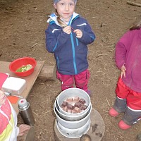 Waldpralinen: Schokolade schmelzen…..