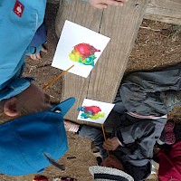 Farbspielereien mit dem Strohhalm und Rot, Blau und Gelb