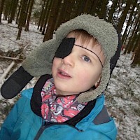 Die Augenklappe darf nicht fehlen.