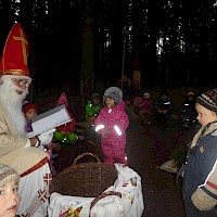 Aber erst mal hören, was im Goldenen Buch des Nikolaus drinnensteht.