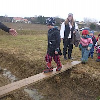 Über rutschige Planken geht's ins Piratenland.