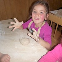 Jeder darf sein eigenes kleines Brot kneten…..