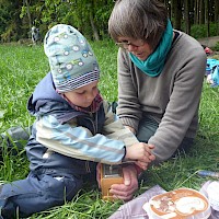….und mit der Kaffeemühle zu feinem Pulver vermahlen.
