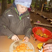 Karotten und Kürbis kommen auch noch in die Suppe!