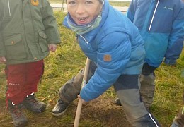 Ein tiefes Loch für den neuen Baum!