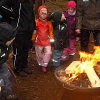 Das Feuer brennt schon.