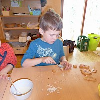 Zuckerguss auf die fertigen Platzerl träufeln.....