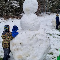 Riesenschneemann oder doch eine Frau?