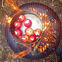 ein Butterflöckchen obendrauf und ab auf's Feuer.